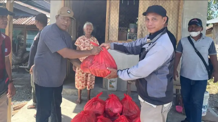PT.KLS Salurkan Bantuan Sembako Untuk Korban Banjir di Luwuk Timur